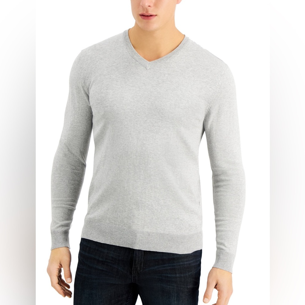 Alfani Solid V-Neck Cotton Sweater. Men’s Large